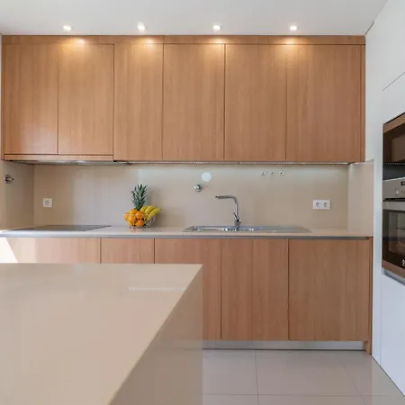 Stylish W/ Garage & Terrace By Hostwise Feriehus