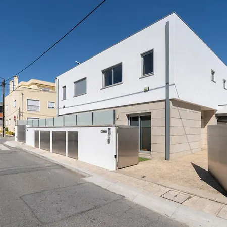 Сasa de vacaciones Stylish W/ Garage & Terrace By Hostwise