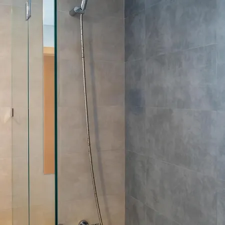 بيت للعطل Stylish W/ Garage & Terrace By Hostwise