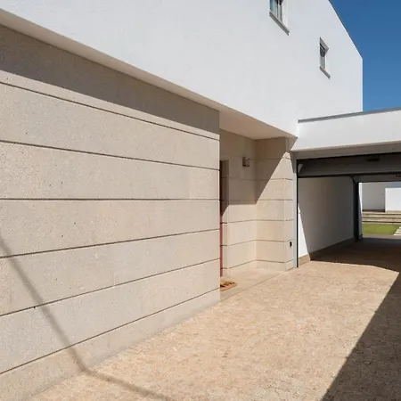 Сasa de vacaciones Stylish W/ Garage & Terrace By Hostwise *
