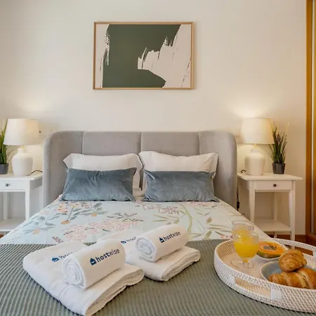 Hébergement de vacances Stylish W/ Garage & Terrace By Hostwise