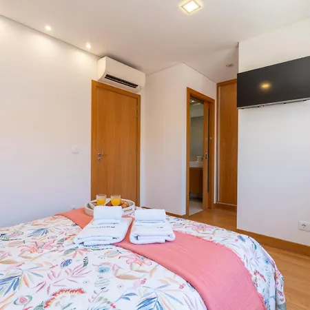 Hébergement de vacances Stylish W/ Garage & Terrace By Hostwise *