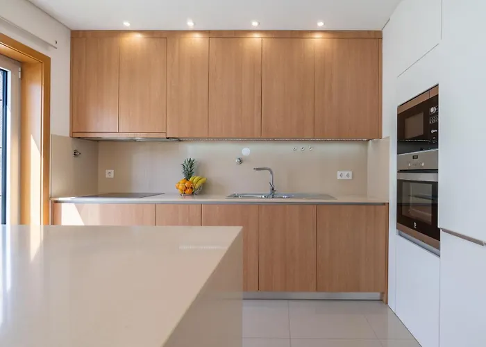 Stylish W/ Garage & Terrace By Hostwise Feriehus