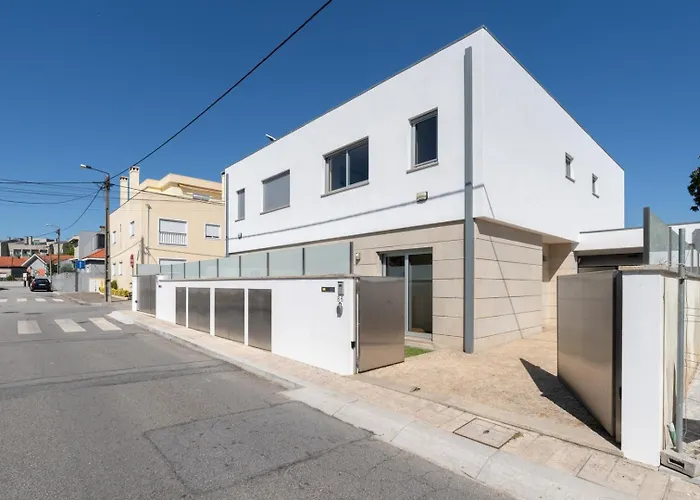 Сasa de vacaciones Stylish W/ Garage & Terrace By Hostwise