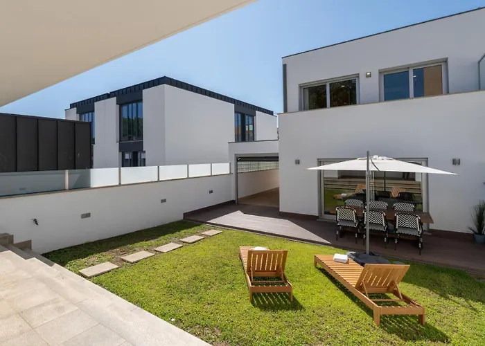 Stylish W/ Garage & Terrace By Hostwise Feriehus Senhora da Hora