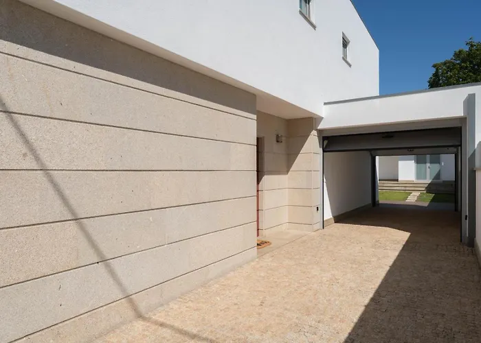 Сasa de vacaciones Stylish W/ Garage & Terrace By Hostwise *
