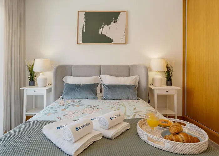 Сasa de vacaciones Stylish W/ Garage & Terrace By Hostwise