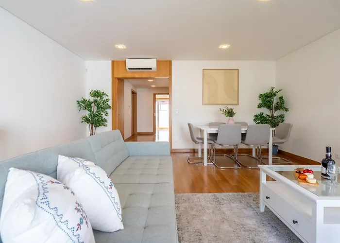 Сasa de vacaciones Stylish W/ Garage & Terrace By Hostwise