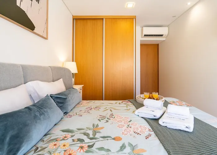 Сasa de vacaciones Stylish W/ Garage & Terrace By Hostwise *